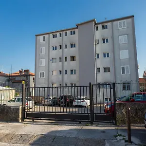 Apartman Izis Centar Pule, Pula